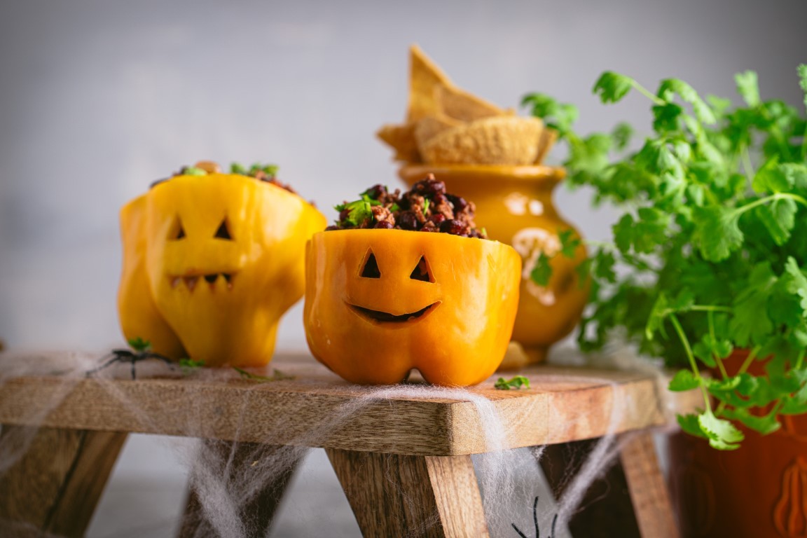 Chilis bab kaliforniai paprikába töltve