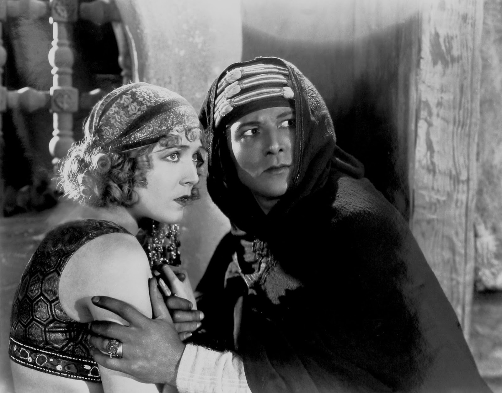 Rudolph Valentino fekete-fehér filmben