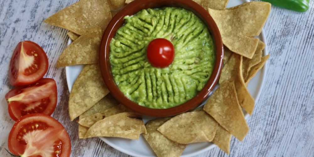 Mexikói avokádókrém nachos és jalapeño paprika