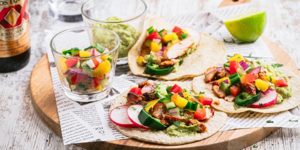 Csirkés taco guacamole és pico de gallo