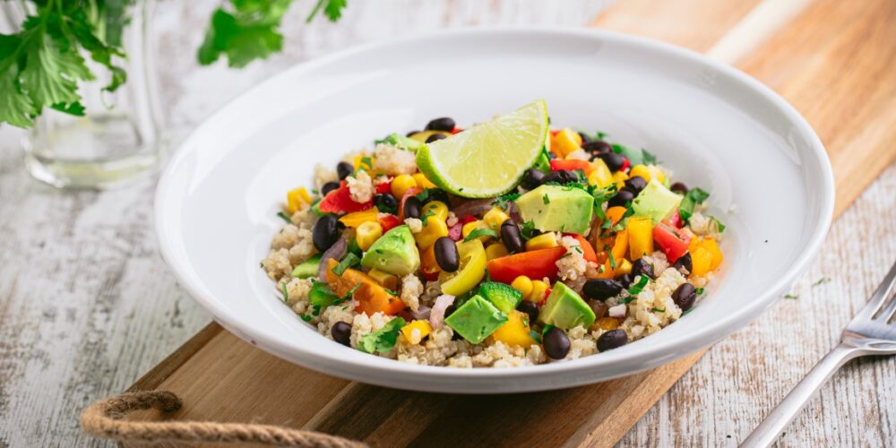 Feketebabos quinoa saláta recept